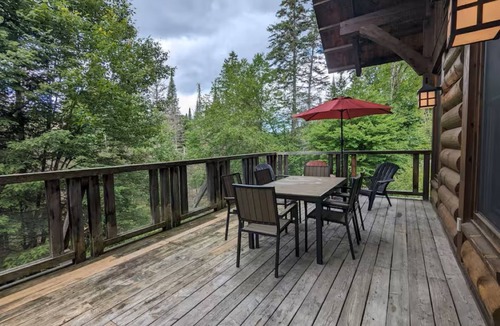 Lac Superieur Village Ski Chalet | Cozy Pet Friendly 4 bedroom cottage with spa, pool, tennis, lake