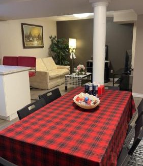 Richmond Hill House | Cozy Private Basement Suite Beside Plaza Free Parking Walk to Groceries & Dining