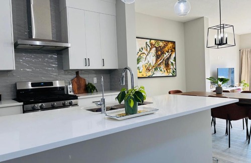 Southeast Calgary House | Cozy Private Room with FREE Snacks & Parking