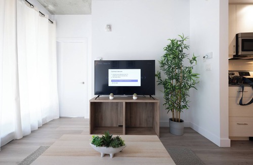 Cite Multimedia Apartment | Cozy retreat in Old Port Montreal