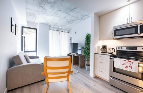 Cite Multimedia Apartment | Cozy retreat in Old Port Montreal