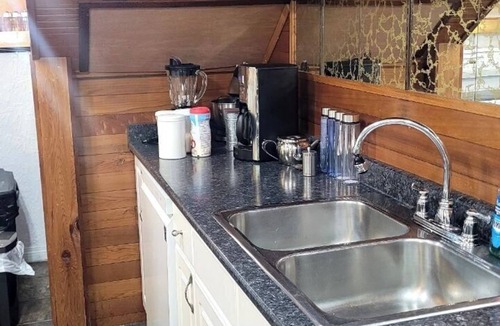 Colwood House | Cozy separate suite+carport parking+ private patio