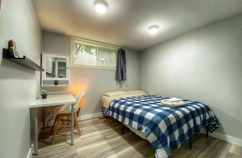Radisson Heights - Albert Park Hostel | Cozy shared queen bdrm near downtown with private yard - not entire suite