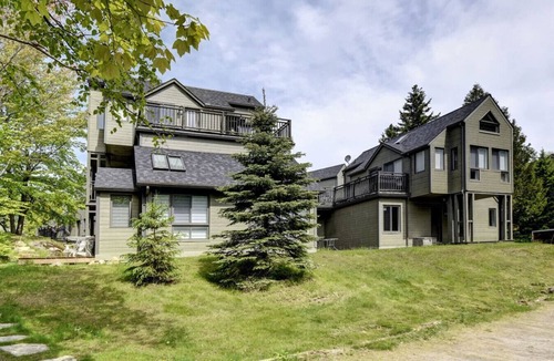 Mont-Tremblant Pedestrian Village Apartment | Cozy Ski Condo in the Mont Tremblant Ski Village