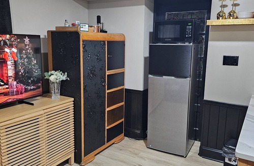 Fallston Apartment | Cozy small studio with fireplace in fantastic Fallston on a quiet street.n