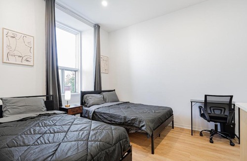 Quartier des Spectacles Apartment | Cozy Studio Downtown MTL for 3 with Free private Parking