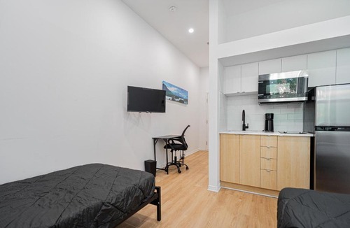 Quartier des Spectacles Apartment | Cozy Studio Downtown MTL for 3 with Free private Parking