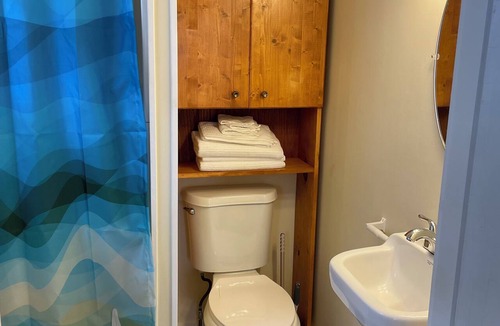 Ogunquit Apartment | Cozy studio in downtown Ogunquit - 10 min walk to beach and Marginal Way