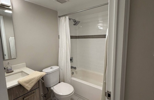 Yonge-Eglinton Apartment | Cozy Studio Retreat in the Heart of Toronto