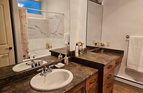 Southwest Mission Bed & Breakfast | Cozy Studio Room in Upper Mission, Kelowna