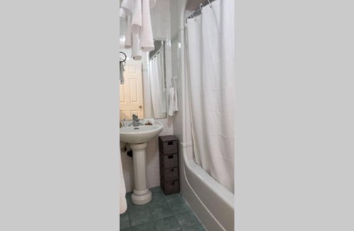 Downtown Gatineau Apartment | Cozy Sweet #19. By Amazing Property Rentals