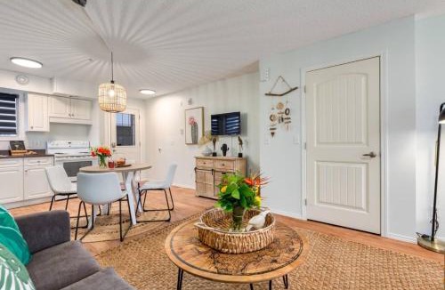 Canmore Apartment | Cozy Tropical Vibe Haven in Canmore near Banff