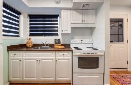 Canmore Apartment | Cozy Tropical Vibe Haven in Canmore near Banff