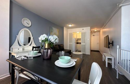 Shaughnessy Village Apartment | Cozy Vacation in Montreal Downtown & Guy Concordia