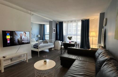 Shaughnessy Village Apartment | Cozy Vacation in Montreal Downtown & Guy Concordia