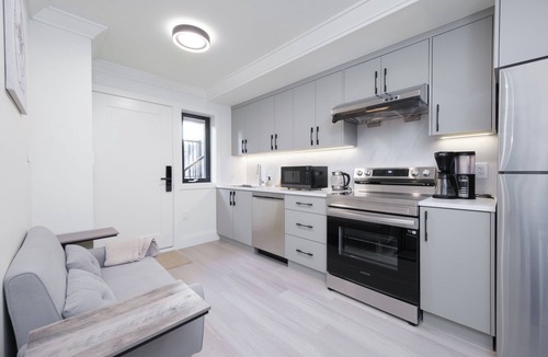 Kerrisdale House | Cozy Vancouver Kerrisdale Suite mins to YVR/UBC