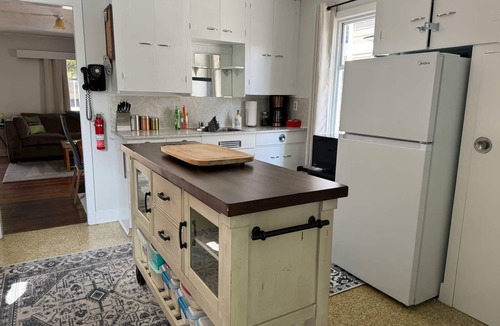 Inner Harbour House | Cozy Vintage Cottage