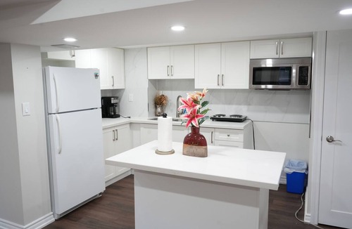 Richmond Hill House | Cozy Walkout Basement Suite | Private Entrance