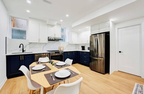 Whitby Apartment | Cozy, warm and inviting Oasis 2BRM | 1 Bathroom | Kitchen