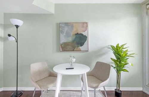 Fort York Apartment | Cozy Waterfront Studio Free Parking & Bentway