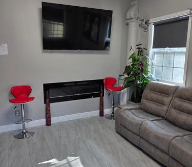 Hampton House | COZYmobay 2