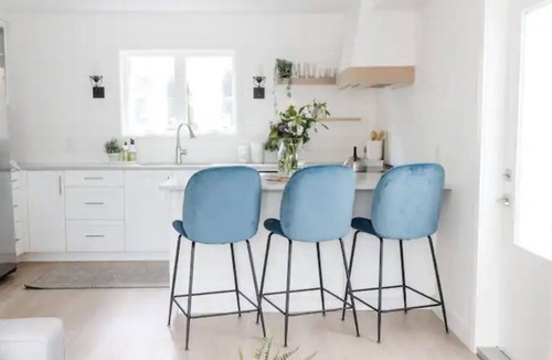Central Lonsdale House | Creekside Urban Guesthouse w/King bed & Parking