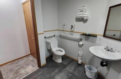 Trout River Apartment | Crocker Cabins Unit 3 - offers a self‑contained efficiency unit in Gros Morne.