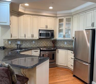 Regional District of Nanaimo Hotel | Crown Mansion Boutique Hotel & Villas