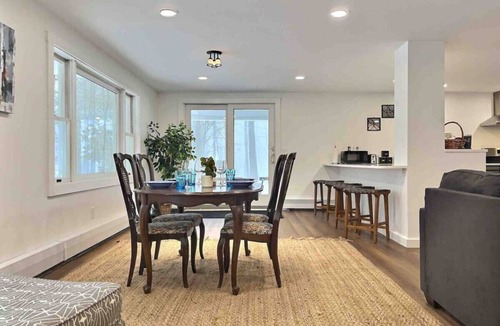 Killington Apartment | CubsCorner - Pool, Sauna, Gym, Close to Mountain!