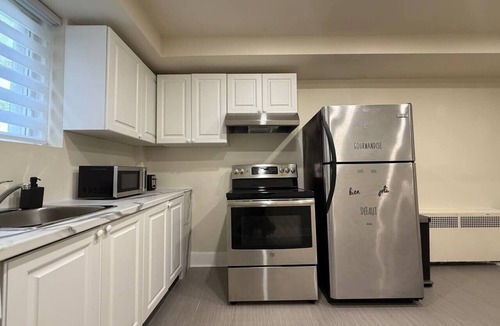 Cote-Des-Neiges—Notre-Dame-De-Grace Apartment | Cute & Cozy 1BR Travel Hub for Montreal Travelers