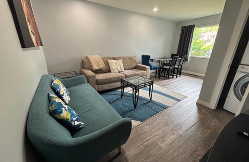 Highland Park Apartment | Cute Highland Park(Upper-A-Unit)
