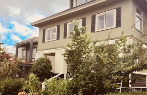 New Westminster Apartment | CVD19 Friendly Queens Park Suites in New Westminster - Suite #1