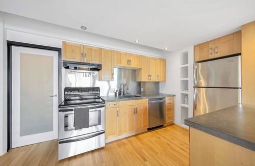 Mount Pleasant Condo | D25 - Large loft in Mount Pleasant