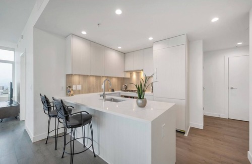 Metrotown Condo | D8 - Bright & Modern 2BR with Stunning City Views