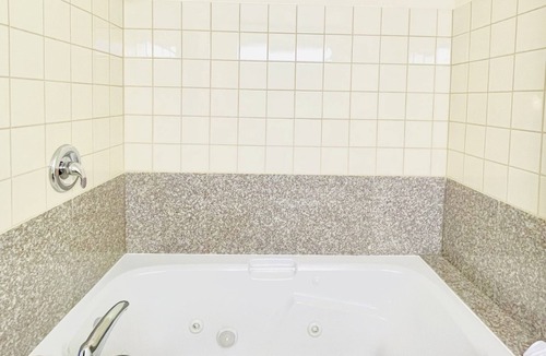 Clairmont Hotel | Days Inn by Wyndham Grande Prairie