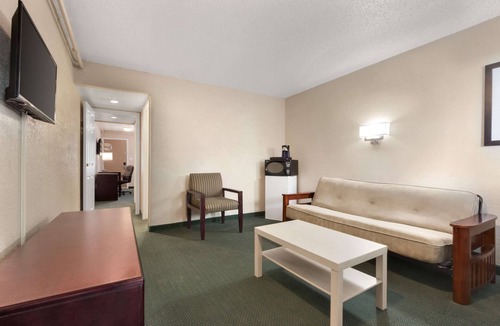 Downtown Hotel | Days Inn by Wyndham Lethbridge