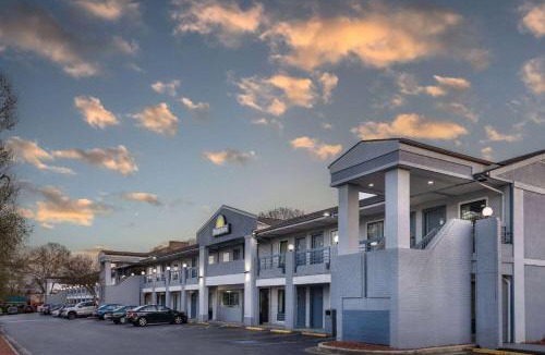 Northwest Raleigh Hotel | Days Inn by Wyndham Raleigh Glenwood-Crabtree