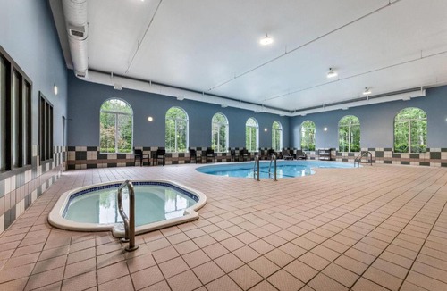 Thunder Bay Hotel | Days Inn & Suites by Wyndham Thunder Bay