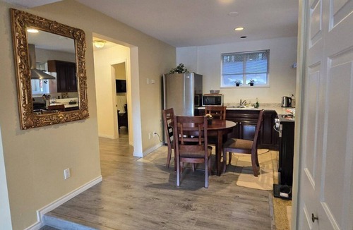 District of North Vancouver Apartment | Deep Cove 3 Bedroom for rent