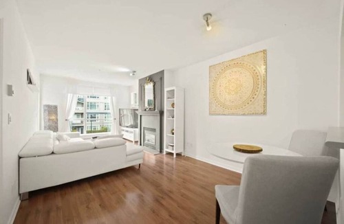 District of North Vancouver Apartment | Deep Cove Cozy 1BR Condo