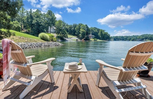 Moneta House | Deep Water Lakefront Oasis 5br+3 Flex Rooms: Deep Dock+Firepit+Kayaks; Sleeps 18