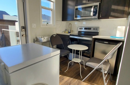 Northwest Calgary Apartment | Delightful 1-Bedroom Private Suite in a New Home