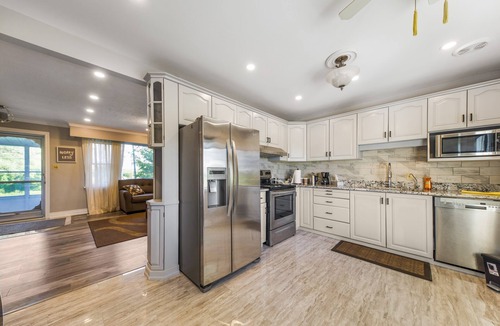 Clarington House | Delightful Vacation Farm House- Cottage Style!