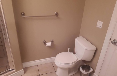Fort McMurray Apartment | Deluxe 2 Bedroom 2 Bath Apartment and Den with Gym