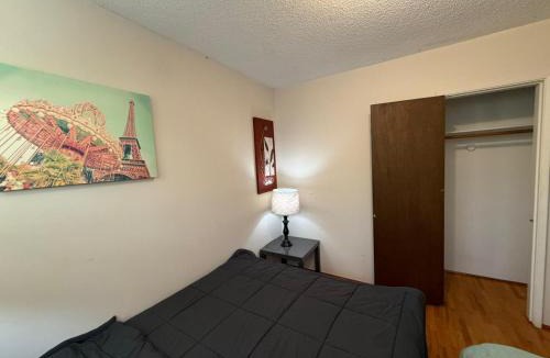 Sunset House | Deluxe Private Family Queen Room