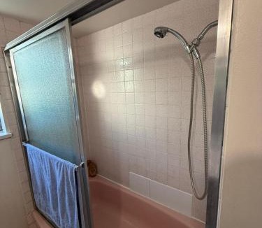 Sunset House | Deluxe Private Family Queen Room
