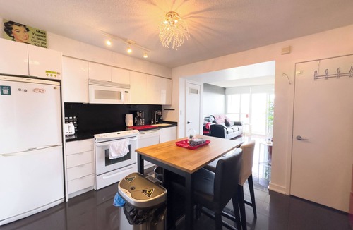 Wellington Place Apartment | Deluxe Suites Near CN Tower Rogers Centre Ripley's & Lake views & Free Parking