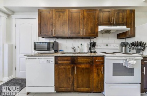 Jasper Place House | Desert Oasis Suite - KING Bed - Fireplace - WiFi!