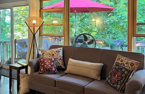 Fredericton House | Designer Home Near Downtown—Gourmet kitchen—sleeps 10–Where Luxury Meets Nature