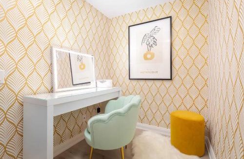 Yorkville Apartment | Designer Yorkville Stay Glam Vanity Mirror